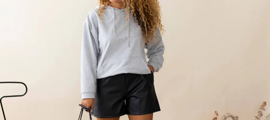 How to combine a gray sweatshirt