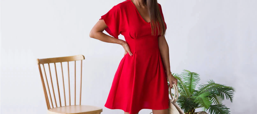 How to combine a red dress