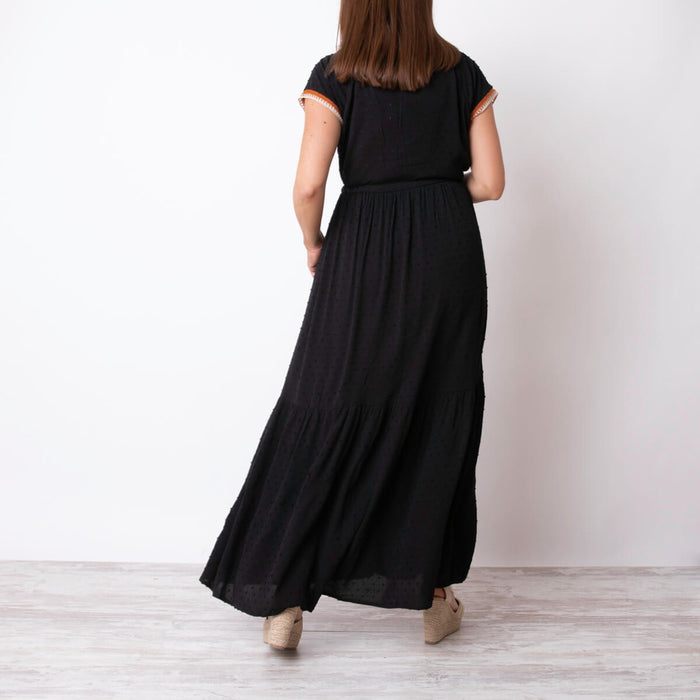 Kleid mit Häkelausschnitt – Schwarz