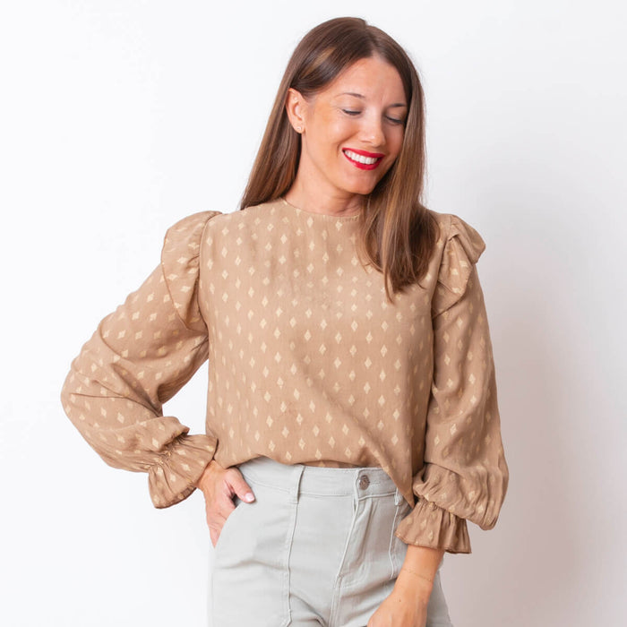 Blusa con dettaglio dorato - Cammello