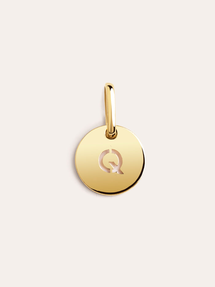 Mini Medallion Letter Gold plating - Q